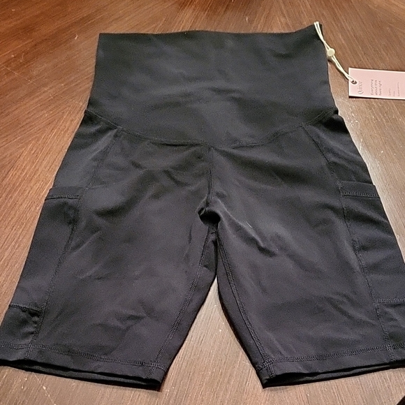 Pants - Quince Maturity Black High-Waisted Bike Shorts in Large